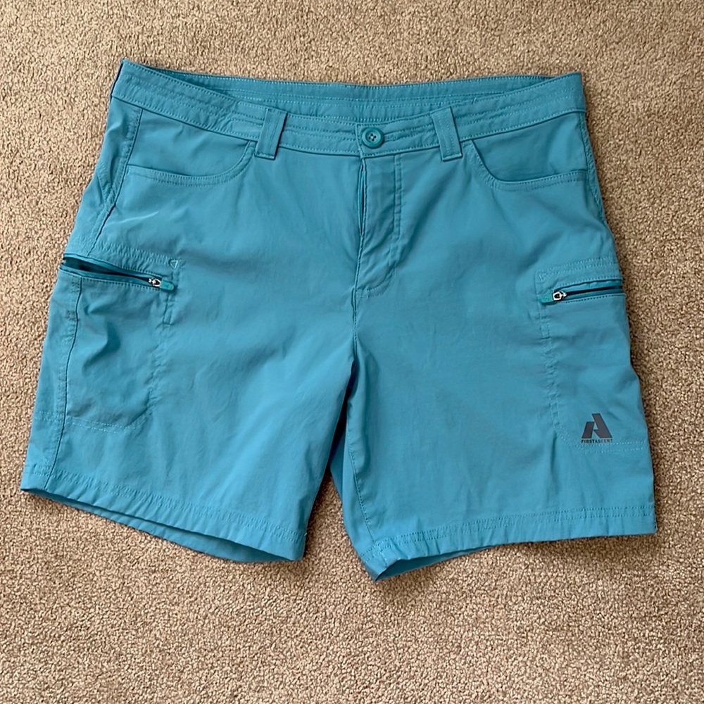 Eddie Bauer Women’s First Ascent Cargo shorts - size 14